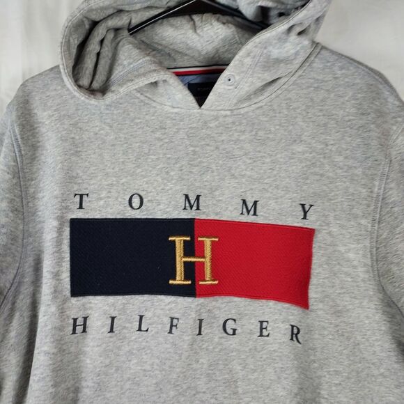 Tommy Hilfiger Hoodie Men’s M Gray Pullover Sweatshirt Flag Logo Casual - Picture 3 of 8